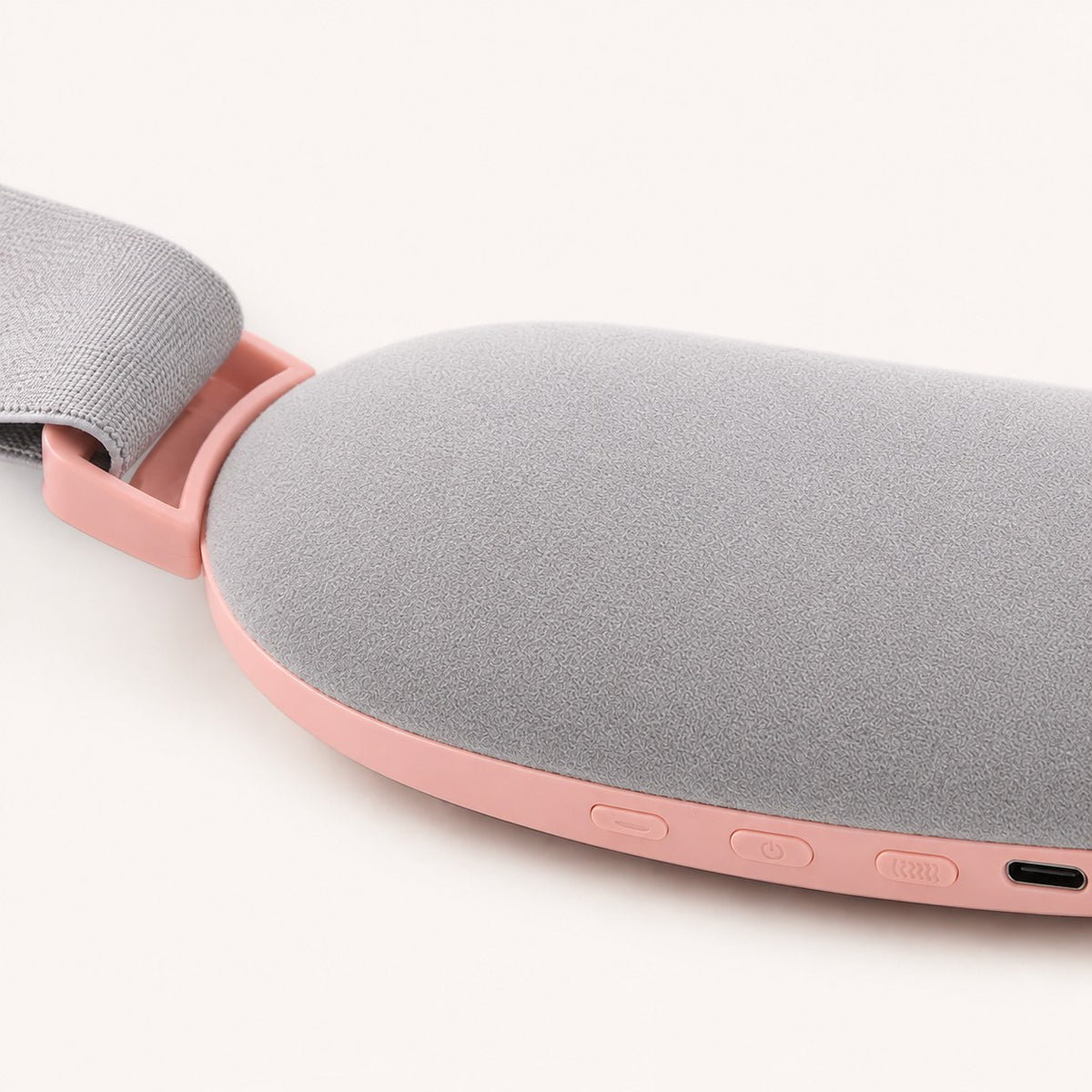 Gros plan sur la doublure intérieure en velours gris de la ceinture chauffante CHALYNE rose