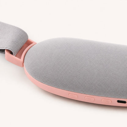 Gros plan sur la doublure intérieure en velours gris de la ceinture chauffante CHALYNE rose